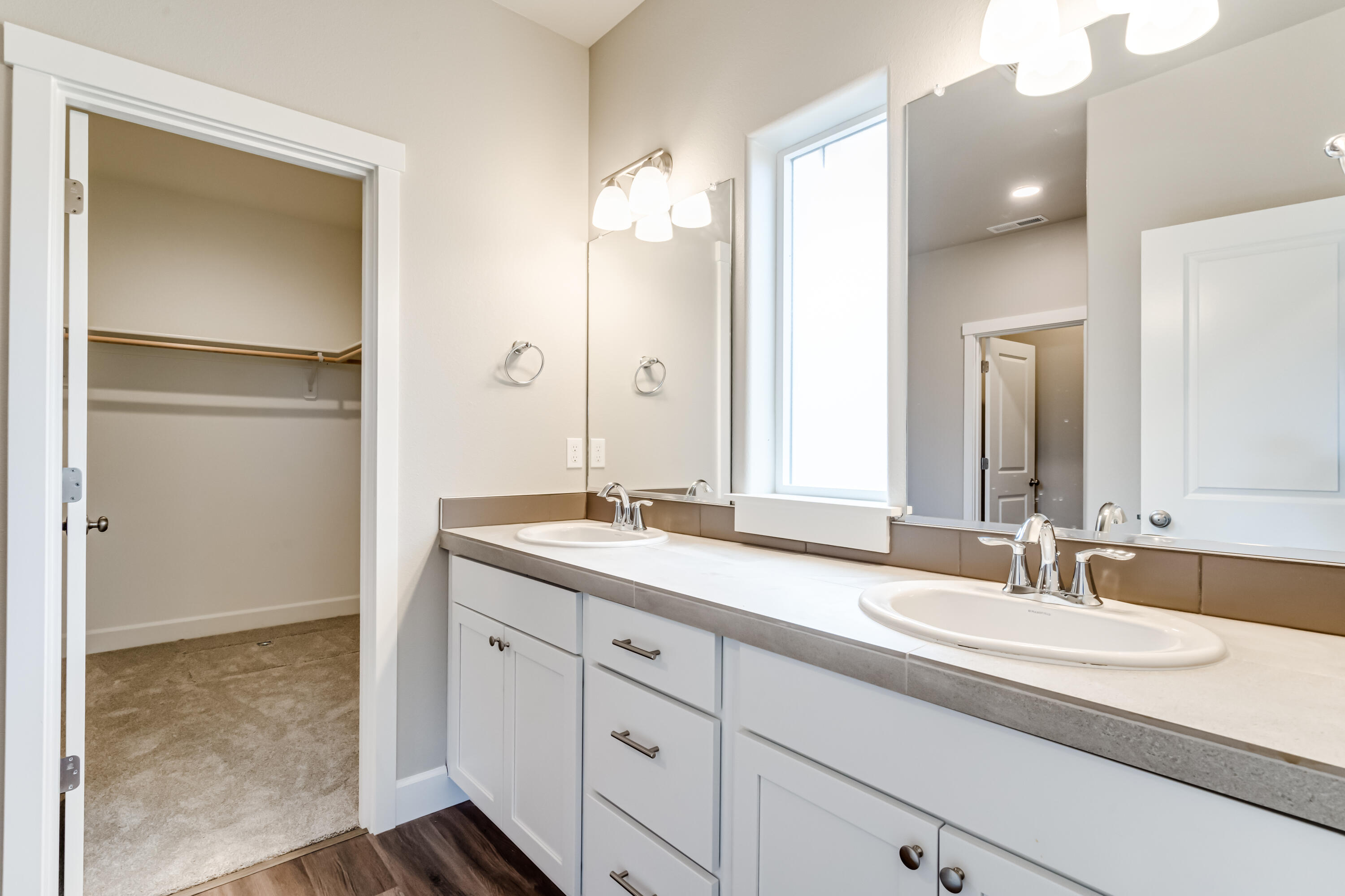 1086 NW Walnut Avenue, 72