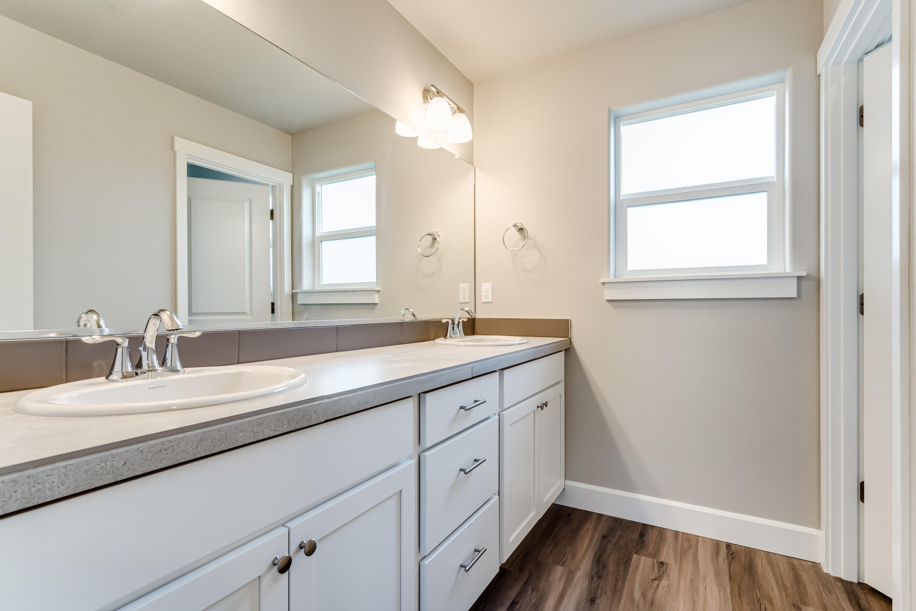 1086 NW Walnut Avenue, 72