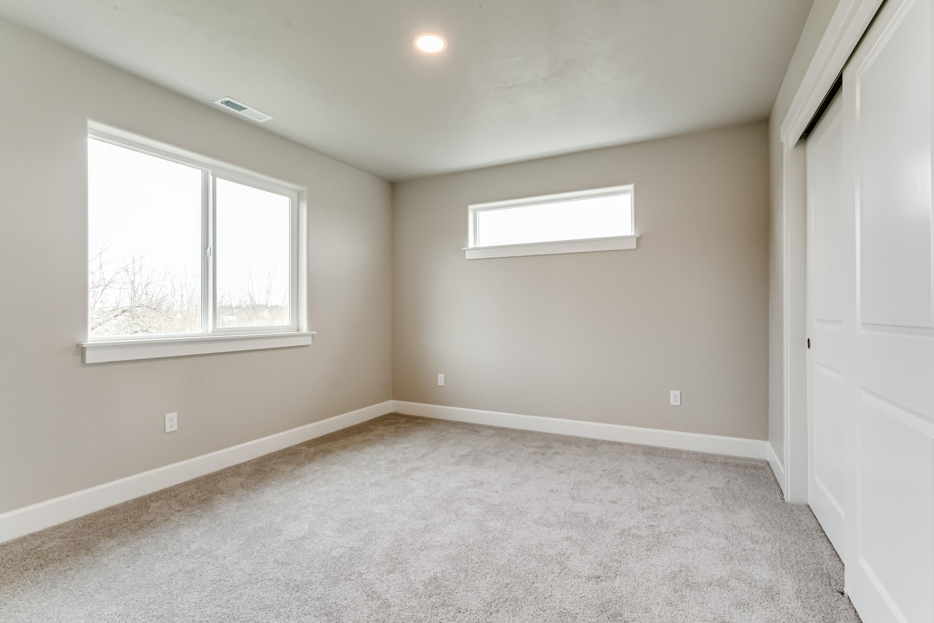 1086 NW Walnut Avenue, 72
