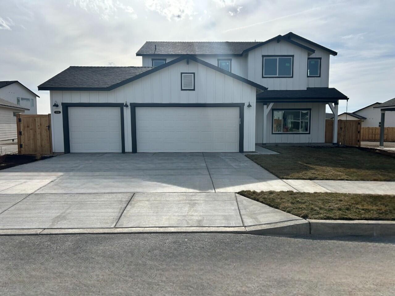 1086 NW Walnut Avenue, 72