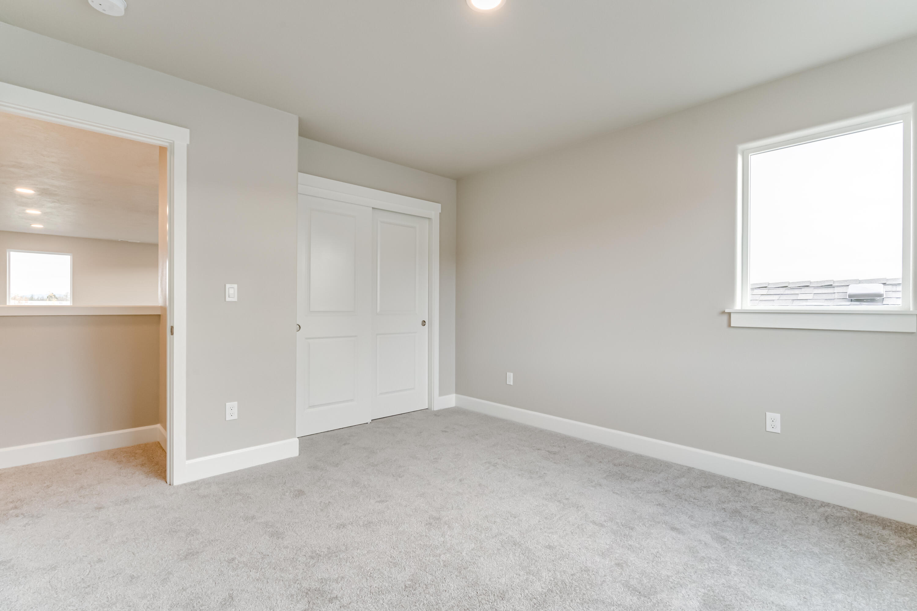 1086 NW Walnut Avenue, 72