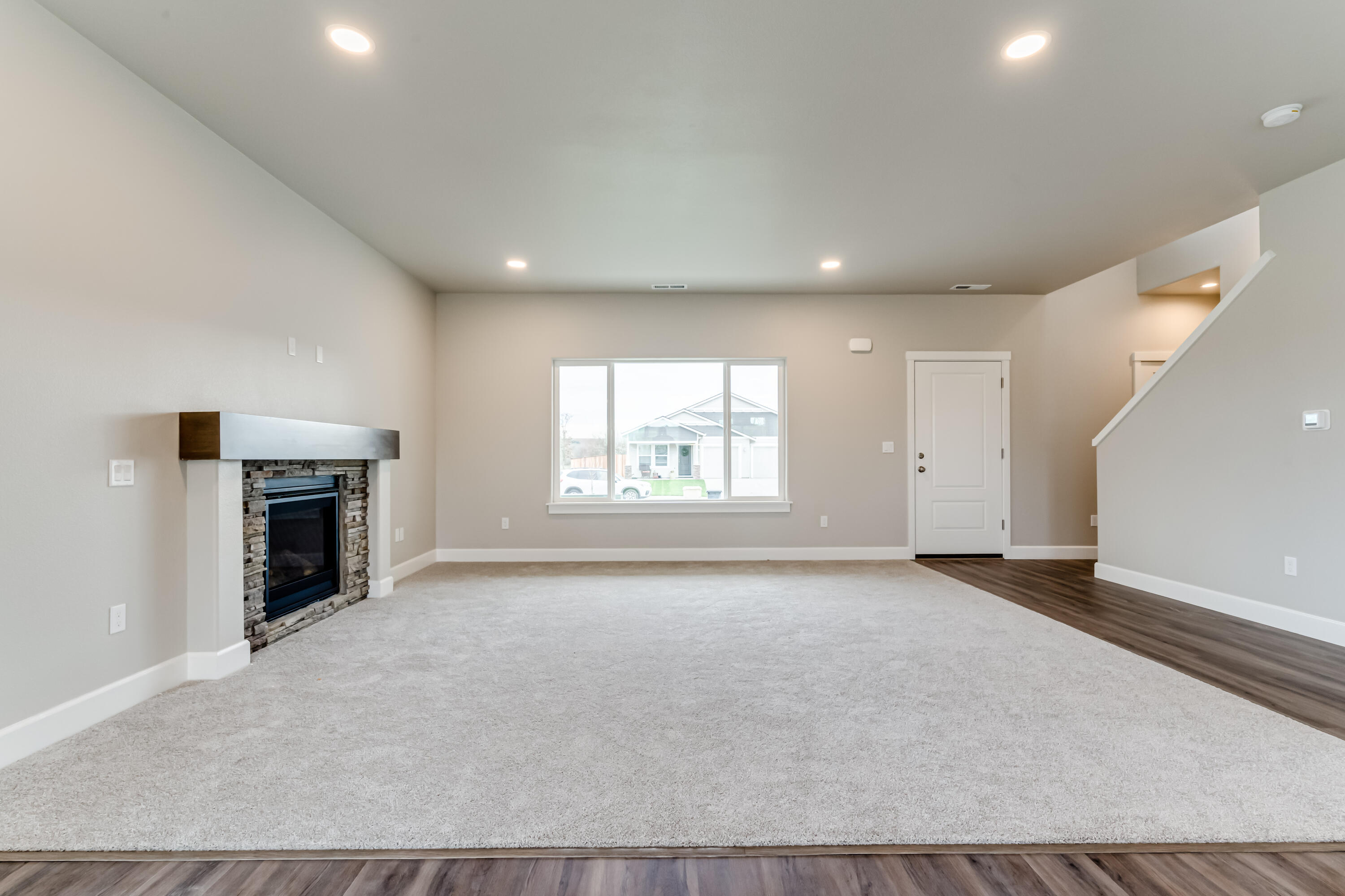 1086 NW Walnut Avenue, 72