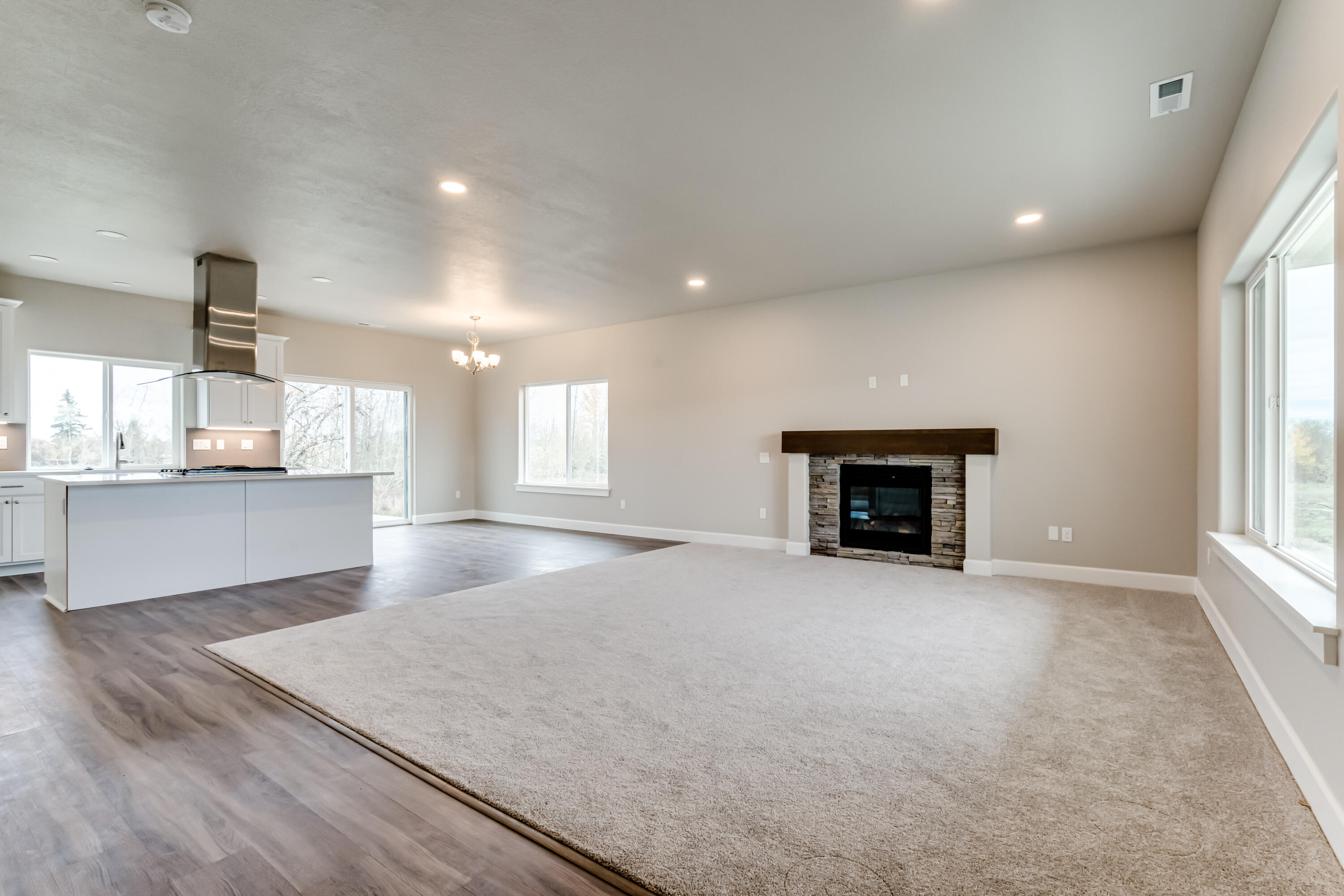 1086 NW Walnut Avenue, 72