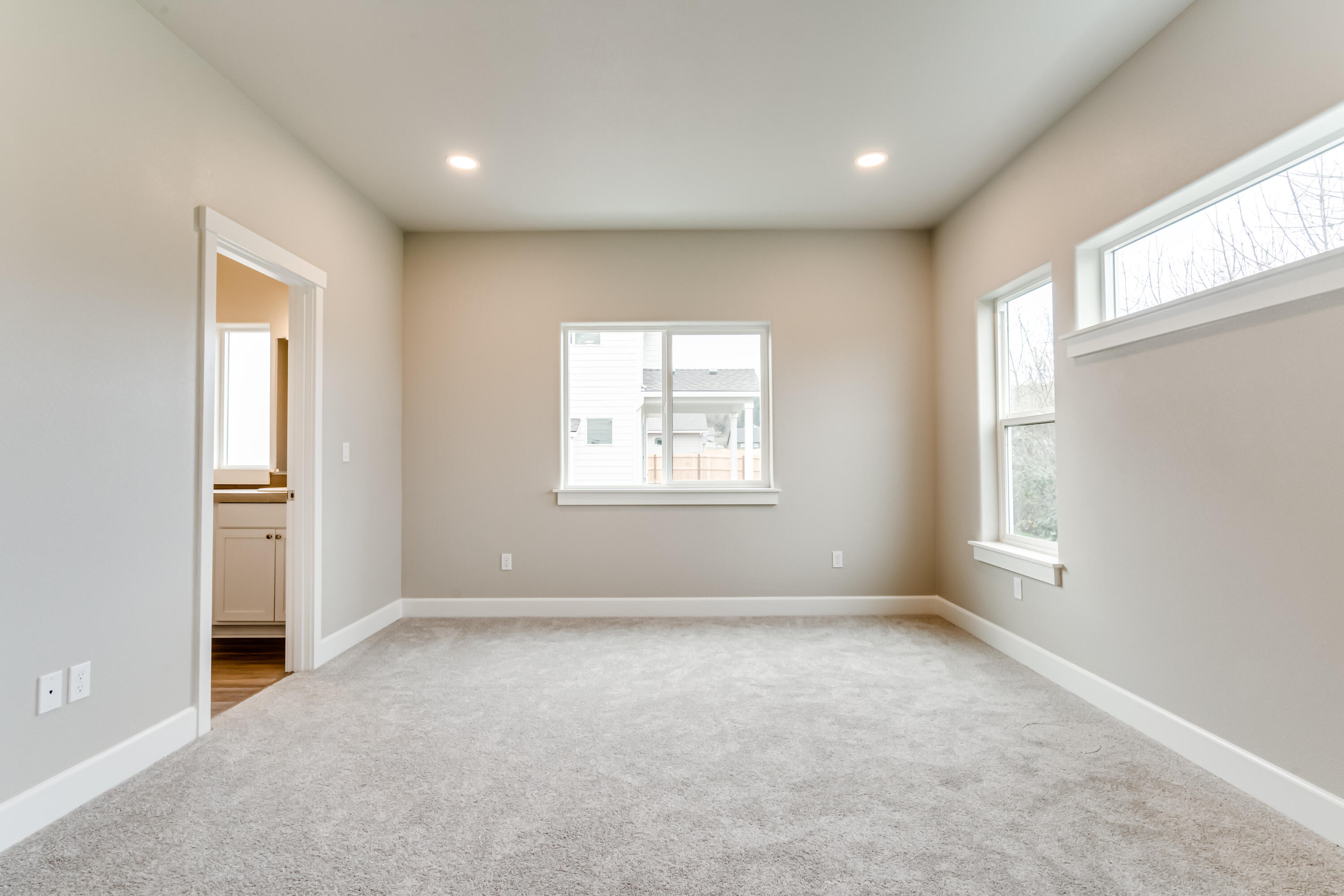 1086 NW Walnut Avenue, 72