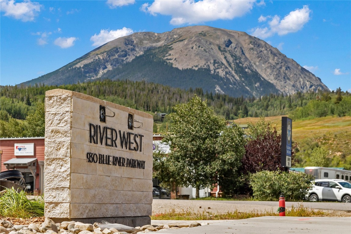 930 Blue River PARKWAY 924