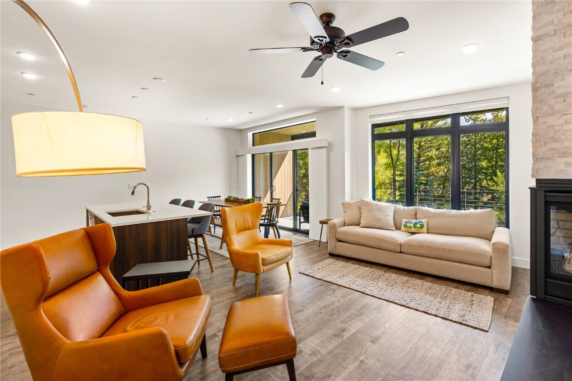 930 Blue River PARKWAY 924