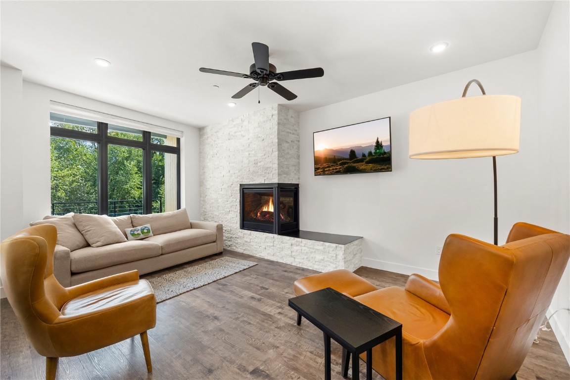 930 Blue River PARKWAY 924