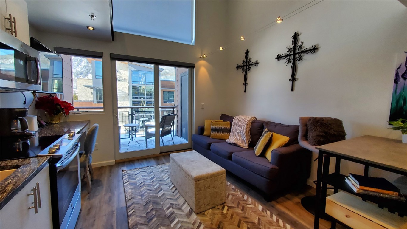 100 Basecamp WAY R216