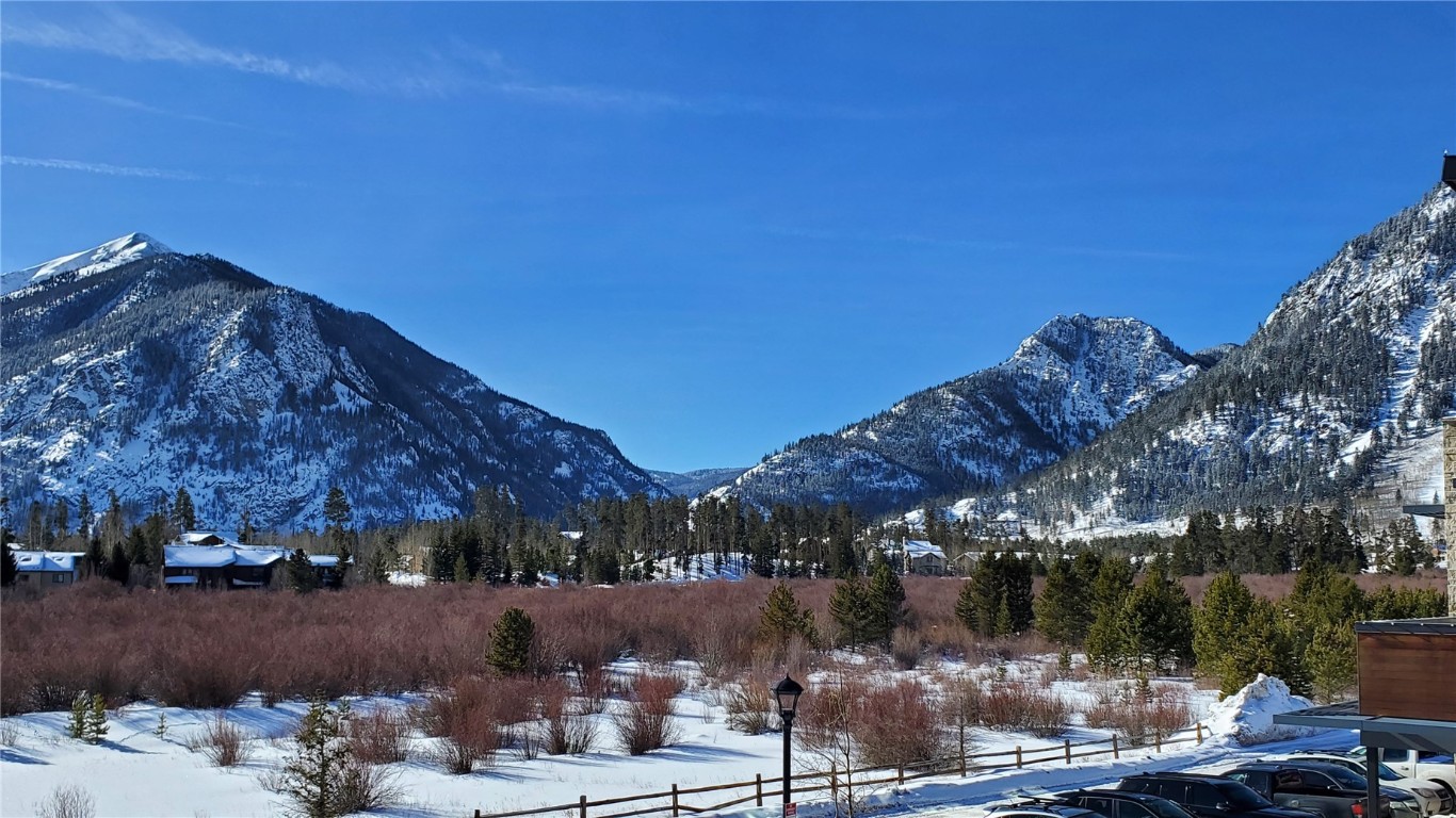 100 Basecamp WAY R216