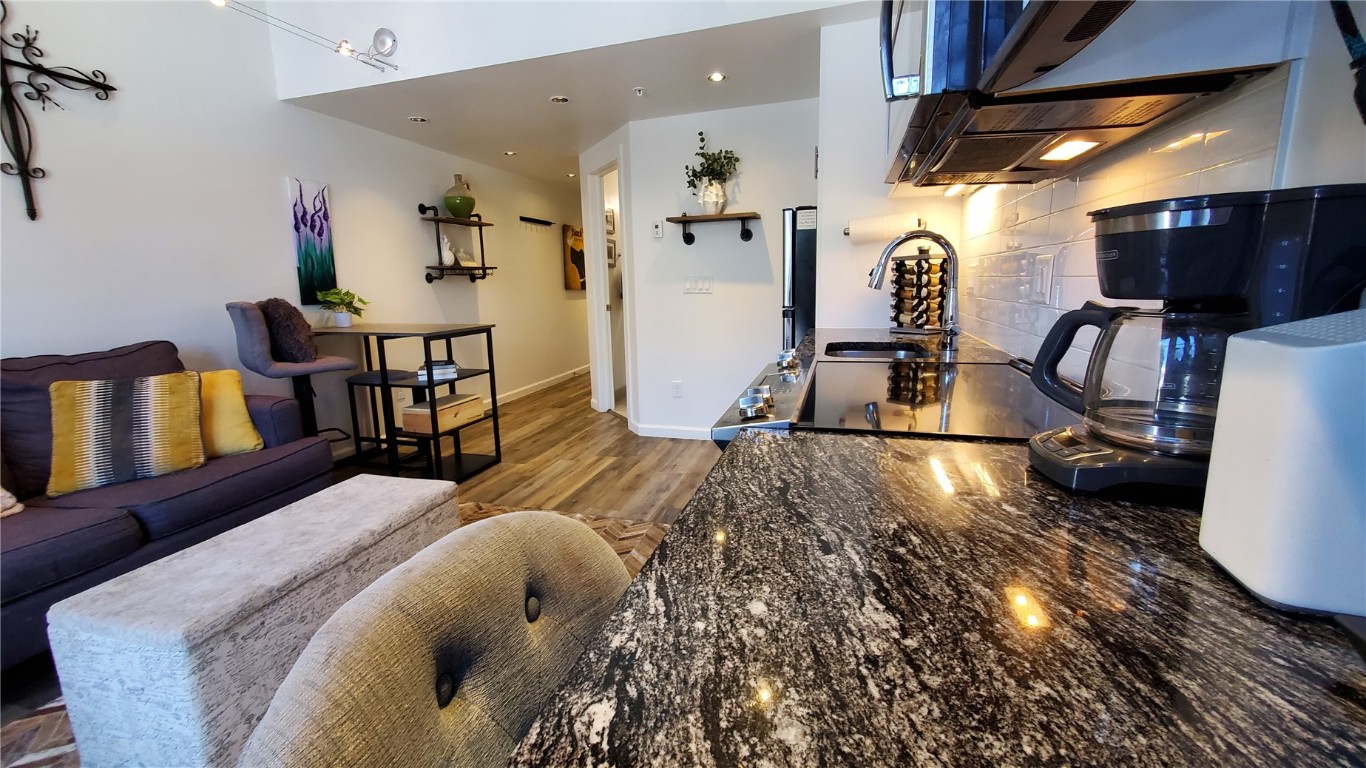 100 Basecamp WAY R216