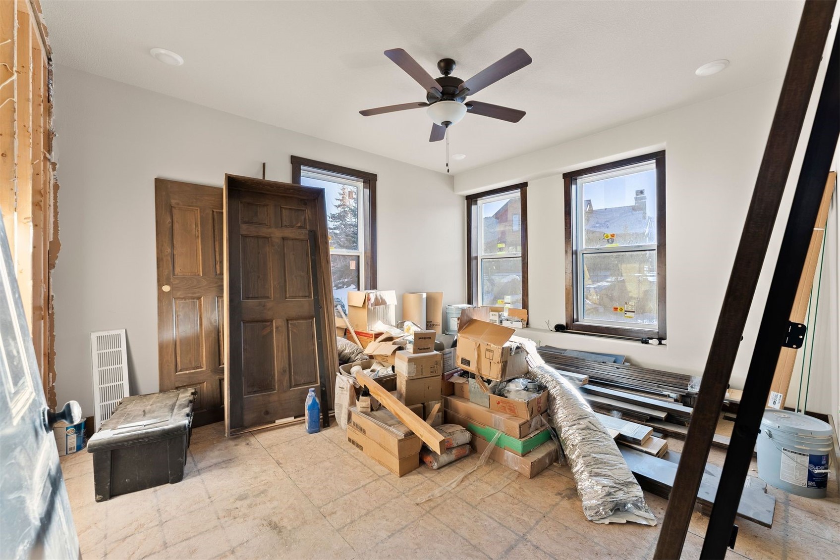 101 Mule Deer COURT
