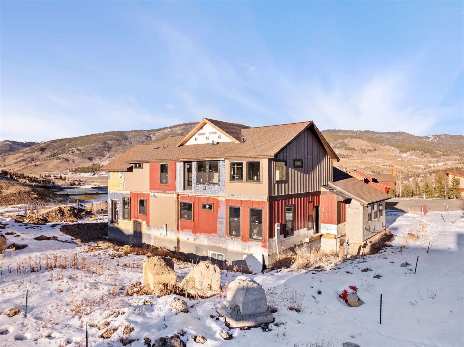 101 Mule Deer COURT