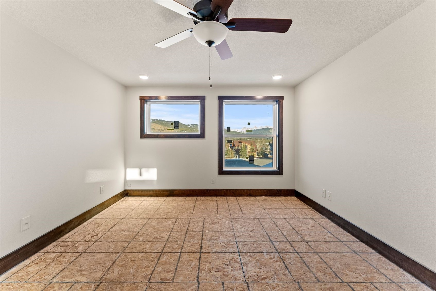 101 Mule Deer COURT