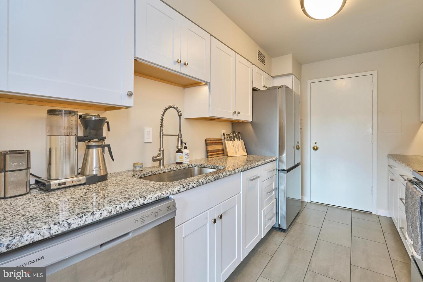 2501 Calvert St NW #809