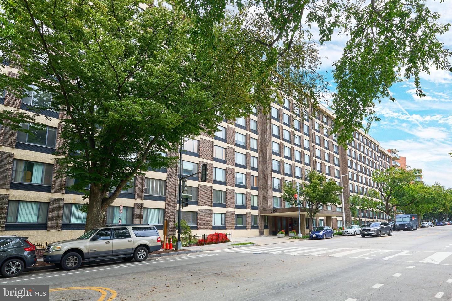 2501 Calvert St NW #809