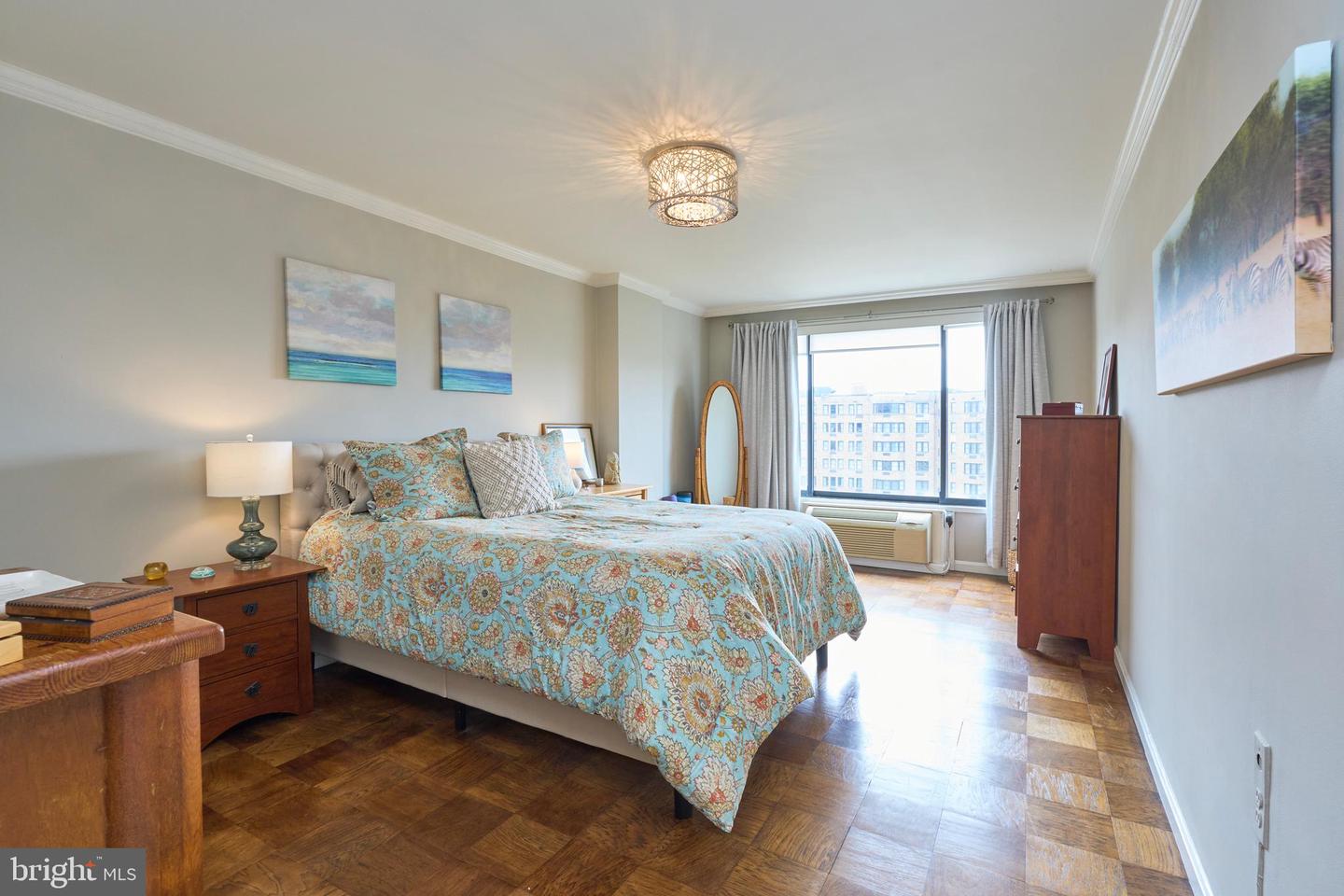 2501 Calvert St NW #809