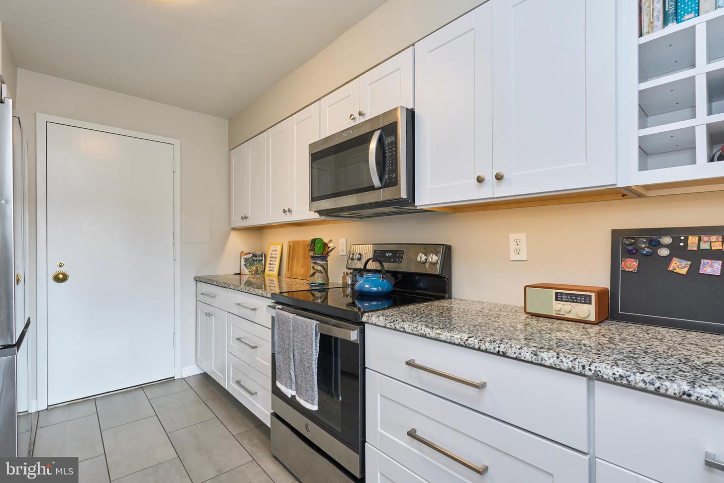 2501 Calvert St NW #809