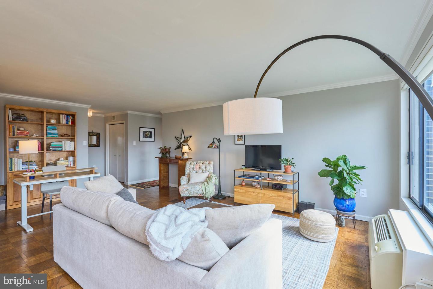 2501 Calvert St NW #809