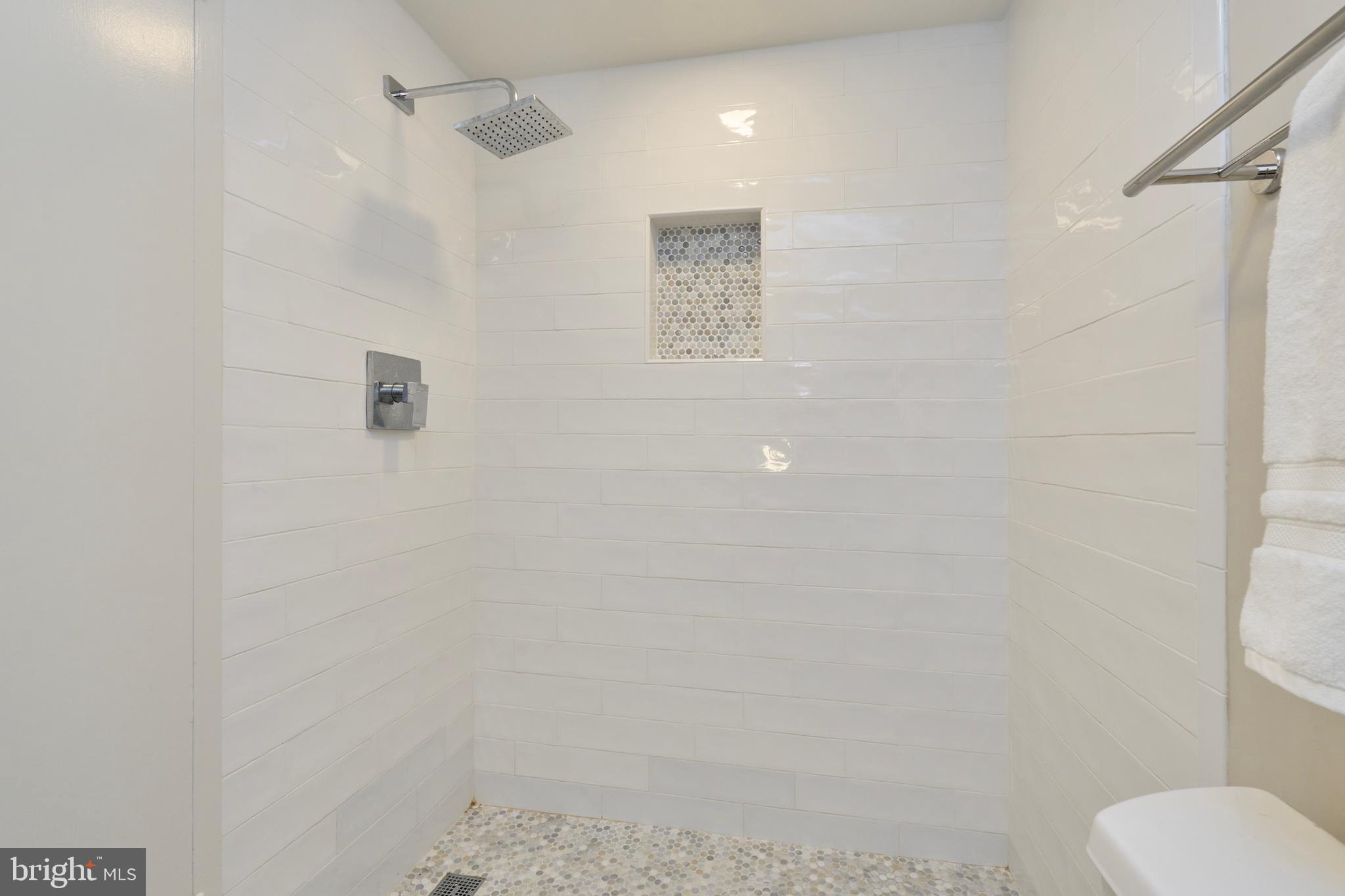 2501 Calvert St NW #809
