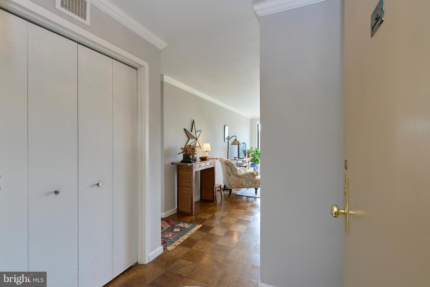 2501 Calvert St NW #809
