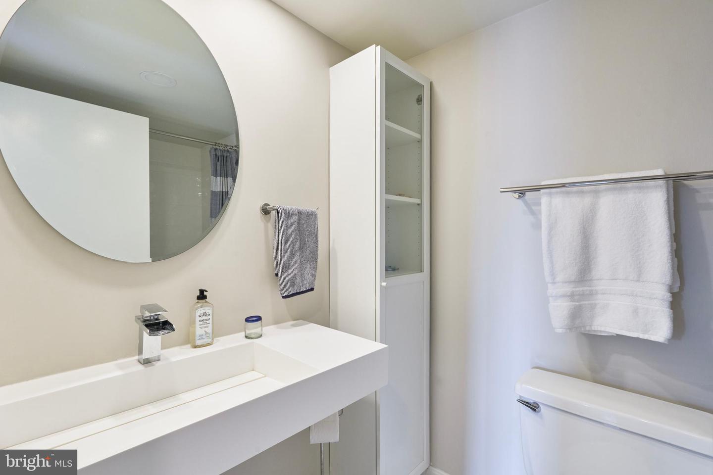 2501 Calvert St NW #809