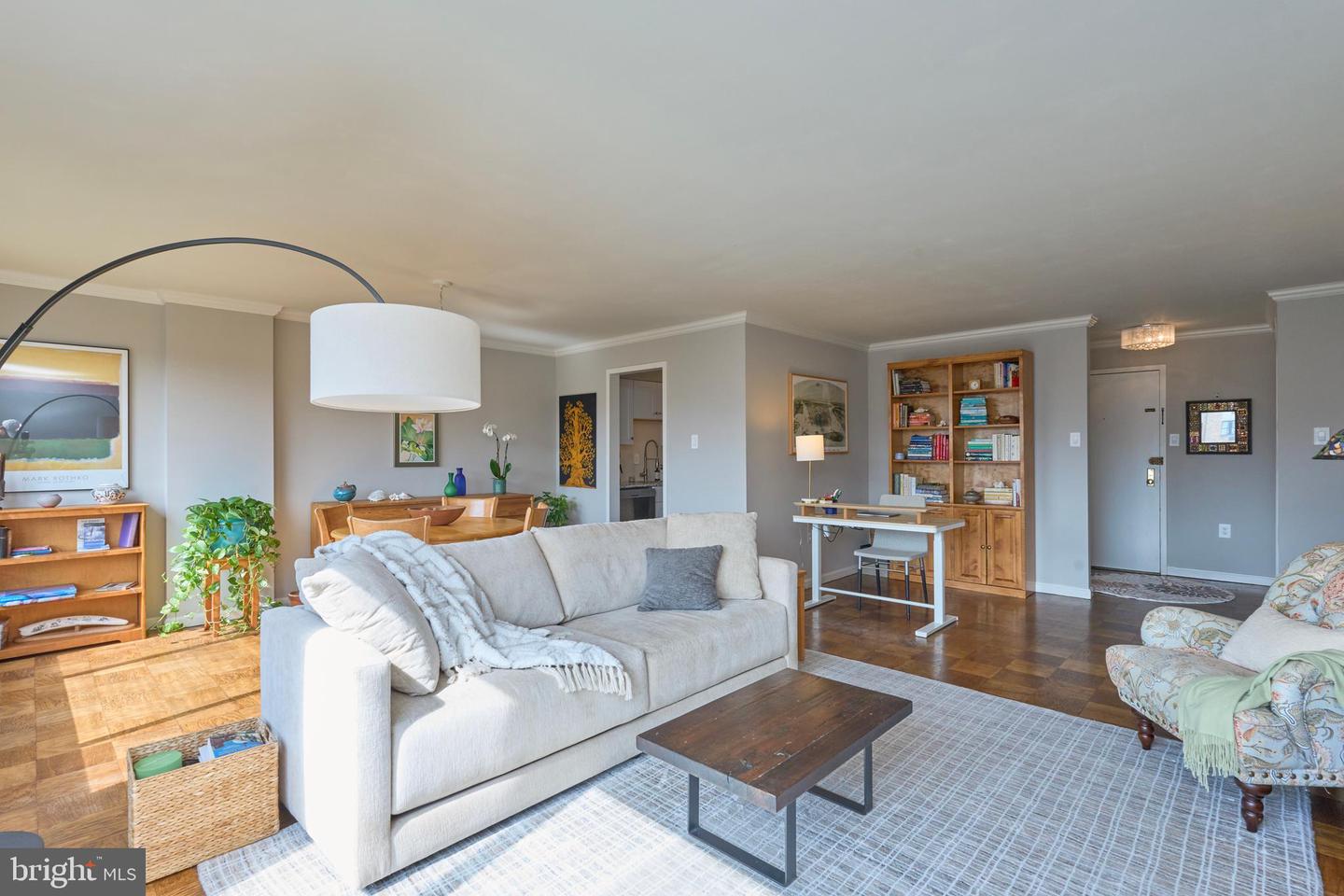 2501 Calvert St NW #809