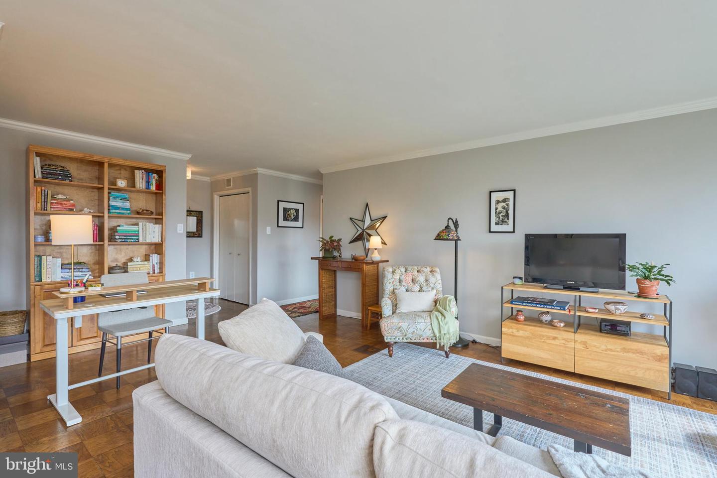 2501 Calvert St NW #809