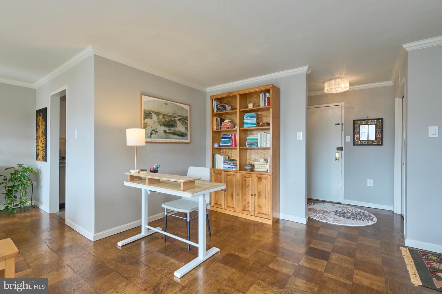 2501 Calvert St NW #809