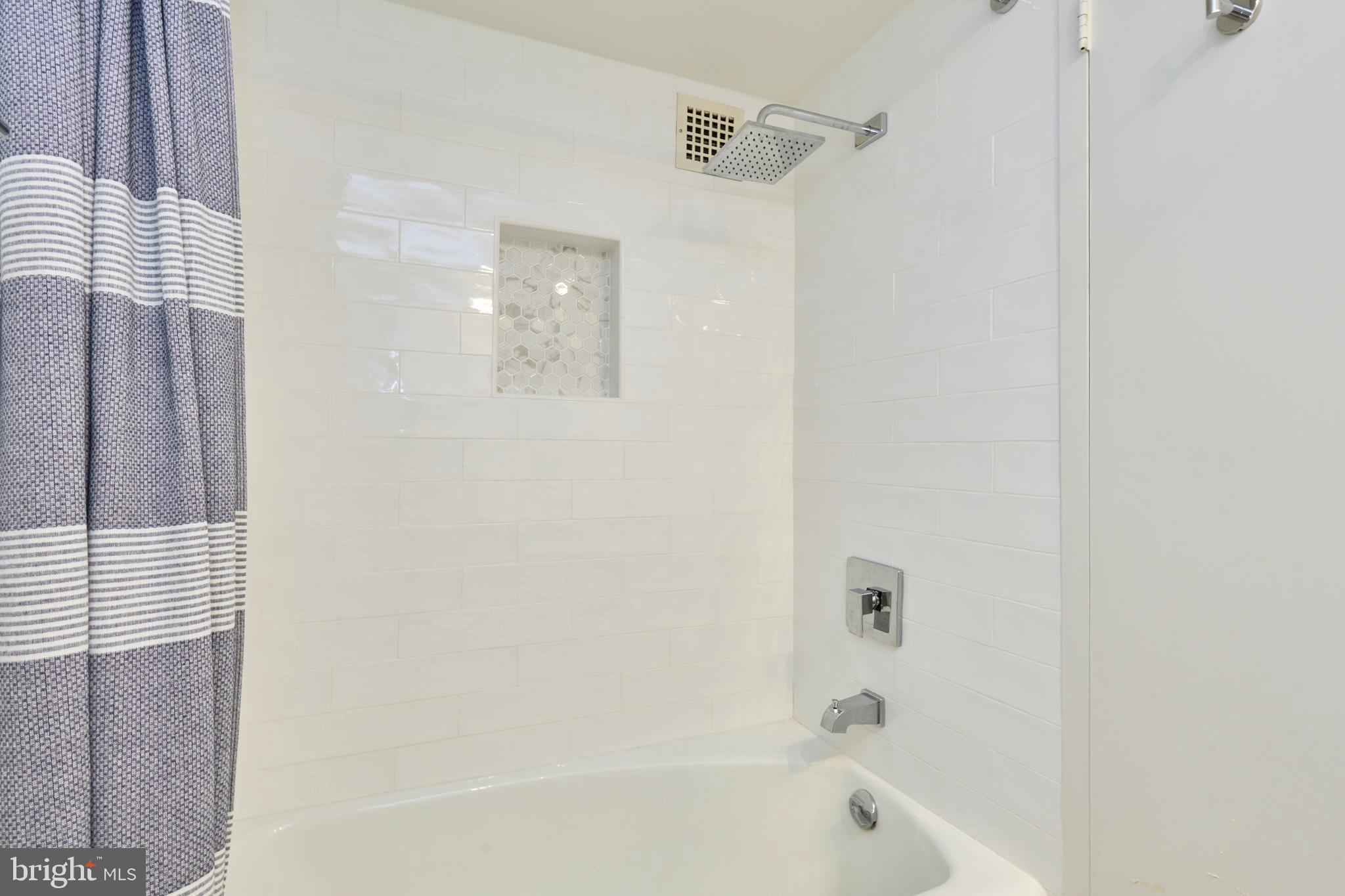 2501 Calvert St NW #809