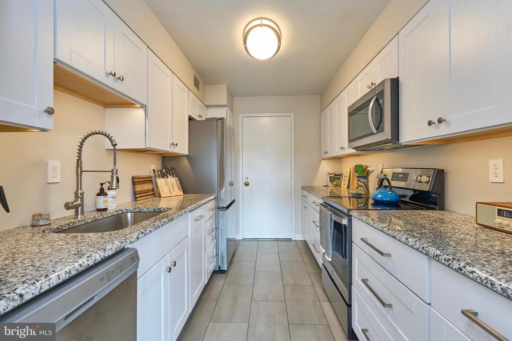 2501 Calvert St NW #809