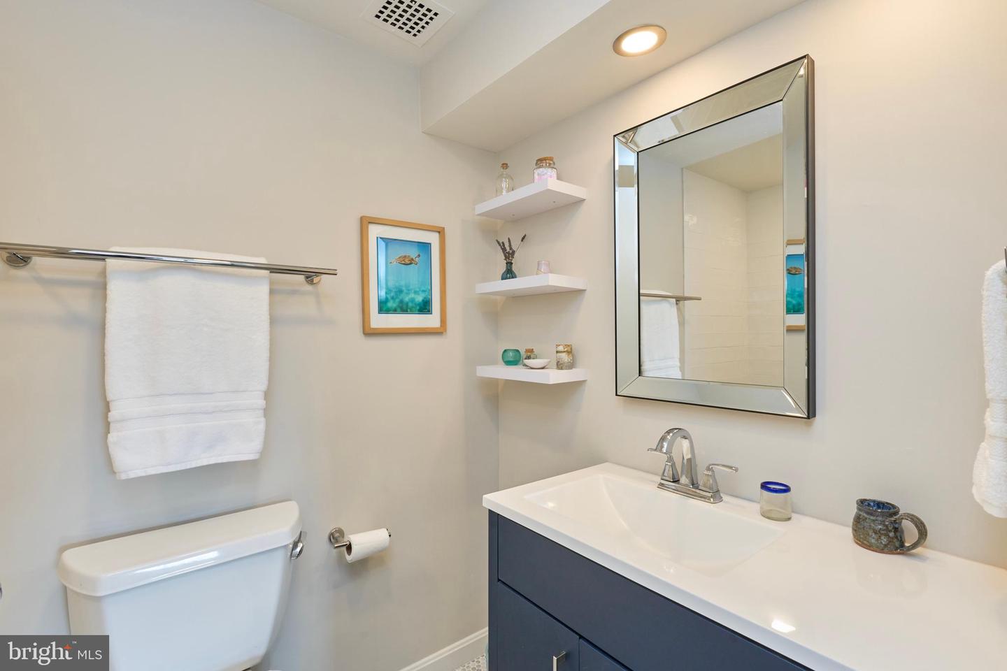 2501 Calvert St NW #809