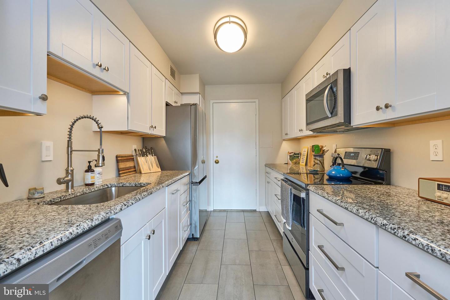 2501 Calvert St NW #809