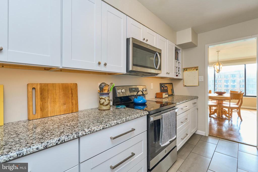 2501 Calvert St NW #809