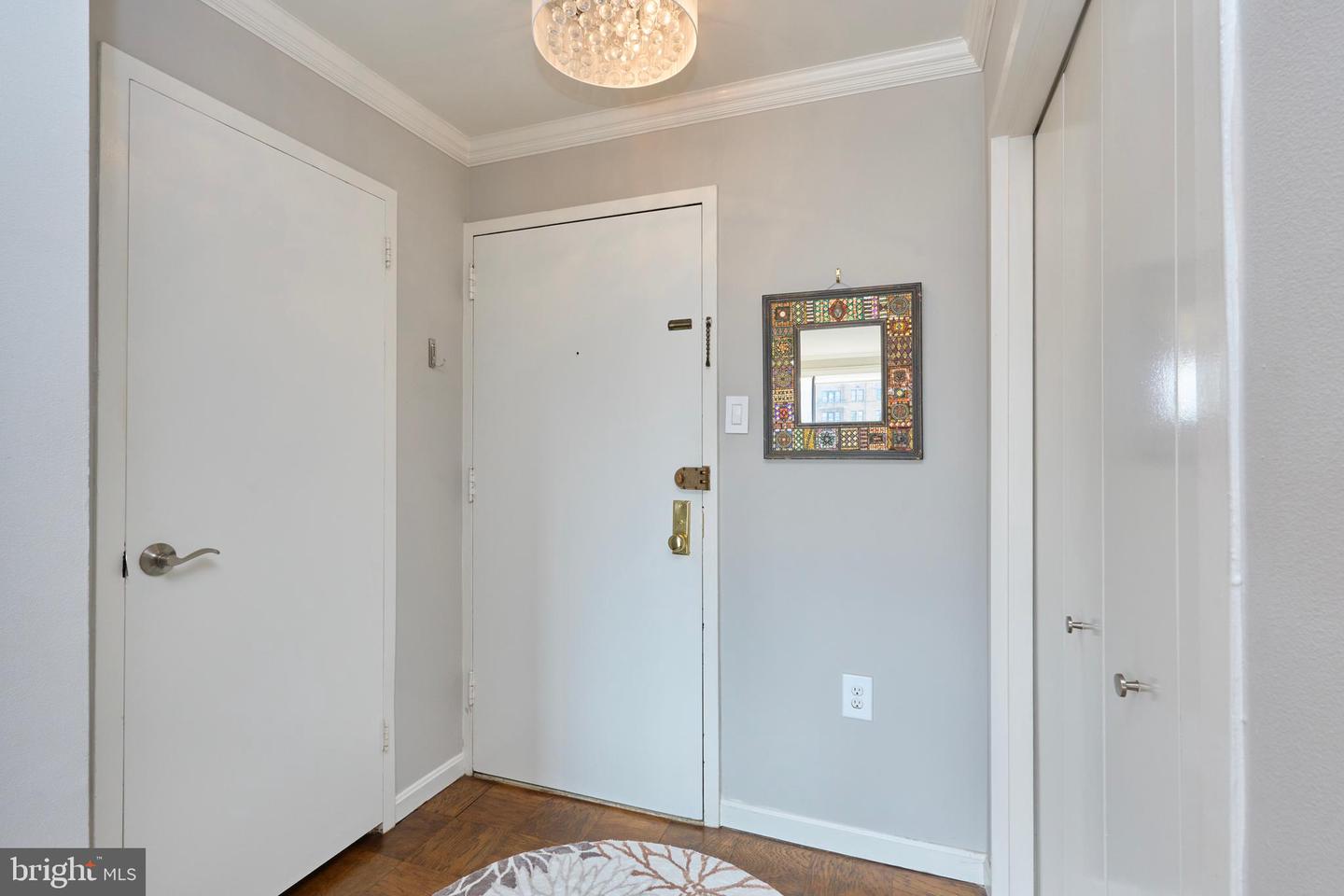2501 Calvert St NW #809