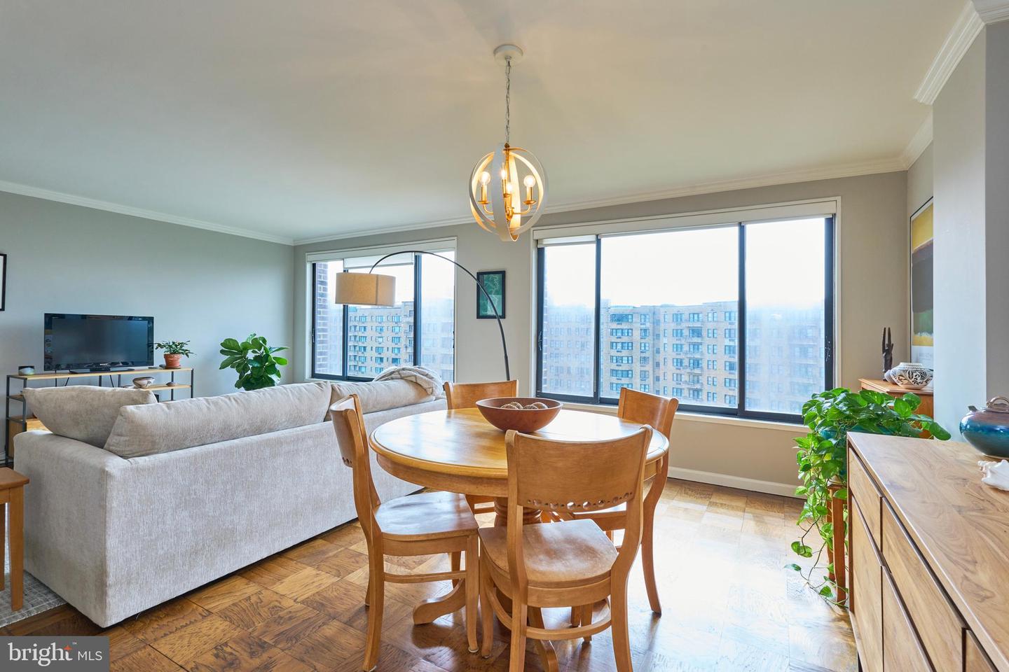 2501 Calvert St NW #809