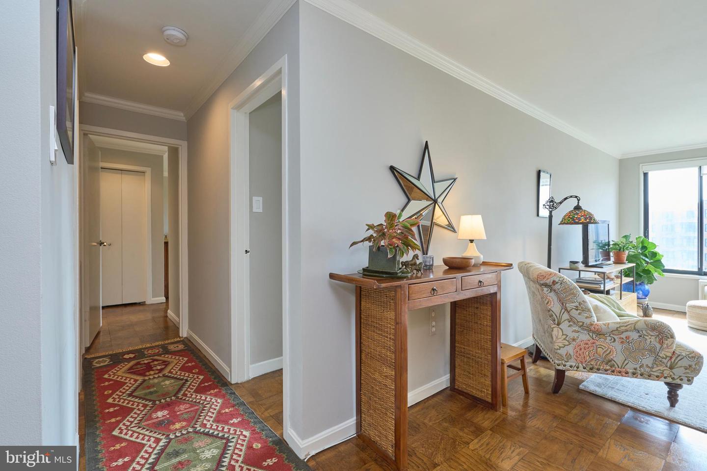 2501 Calvert St NW #809