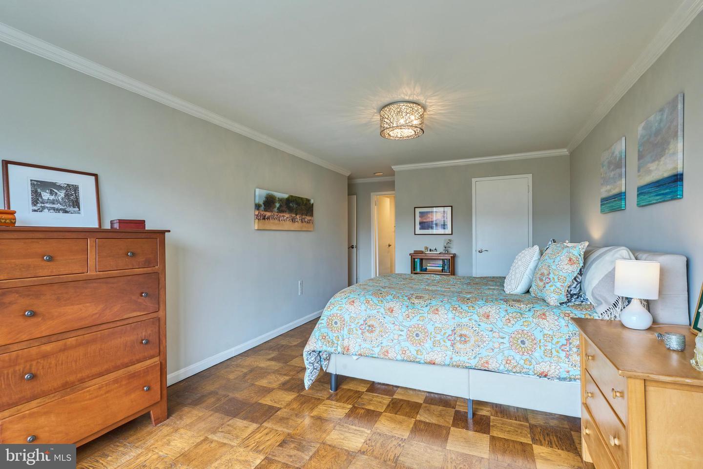 2501 Calvert St NW #809