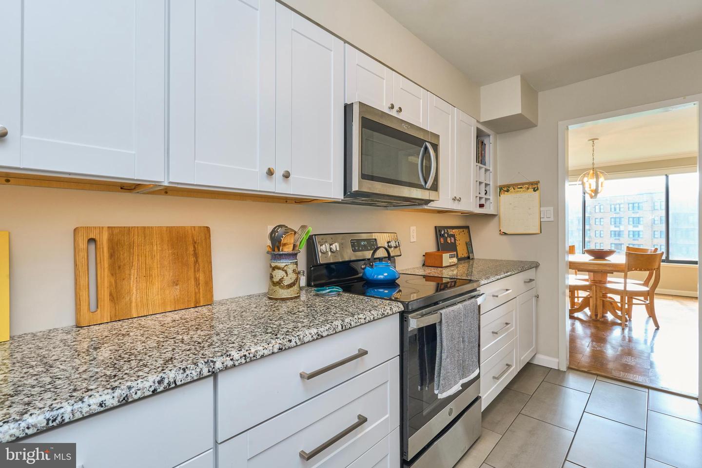 2501 Calvert St NW #809