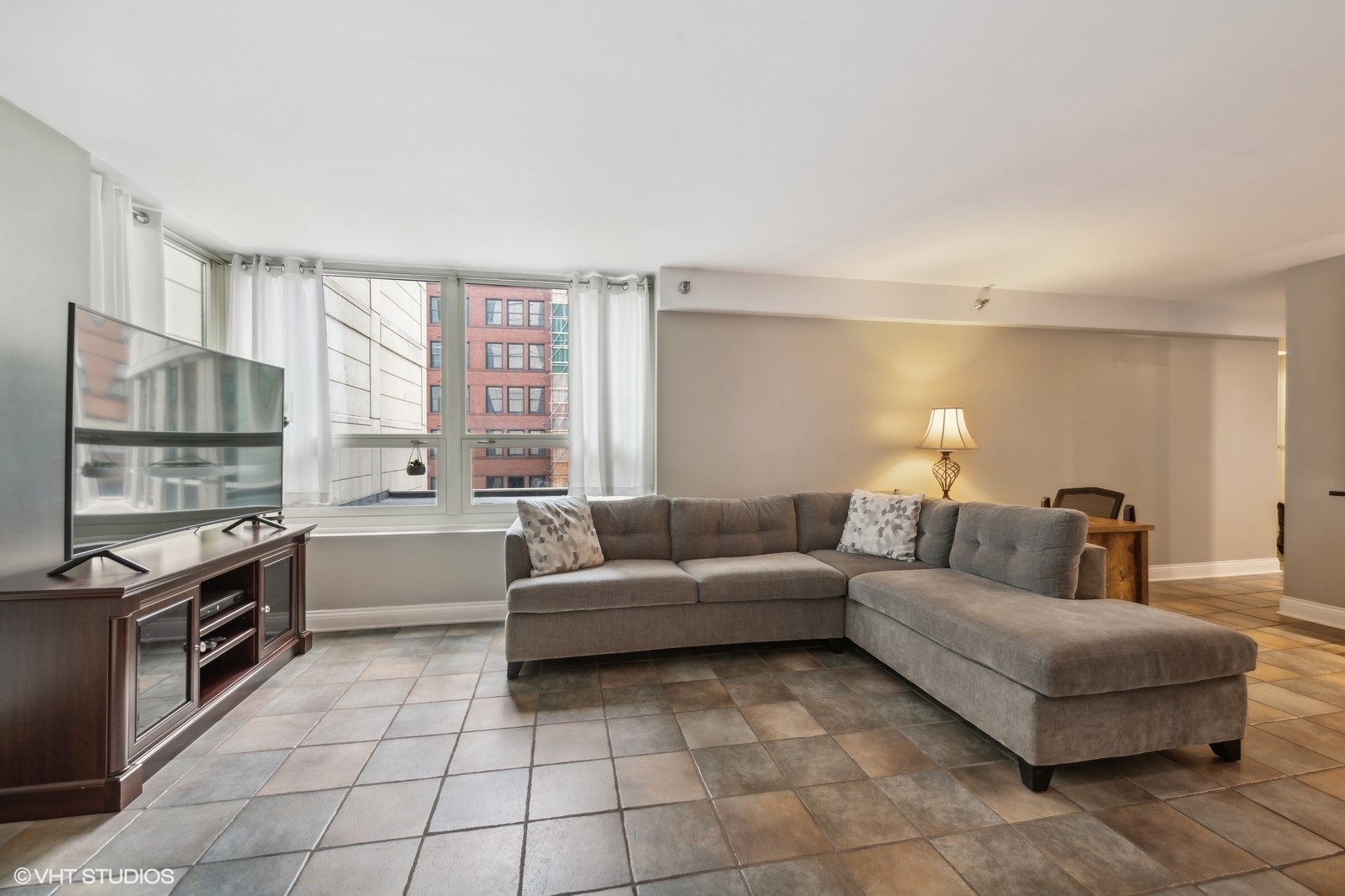 345 N La Salle Drive Unit: 205
