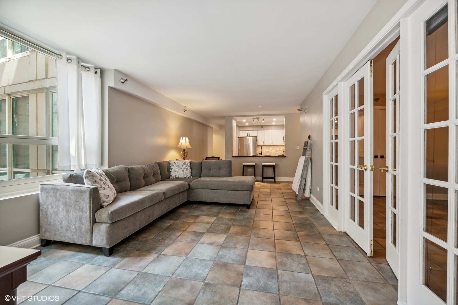 345 N La Salle Drive Unit: 205