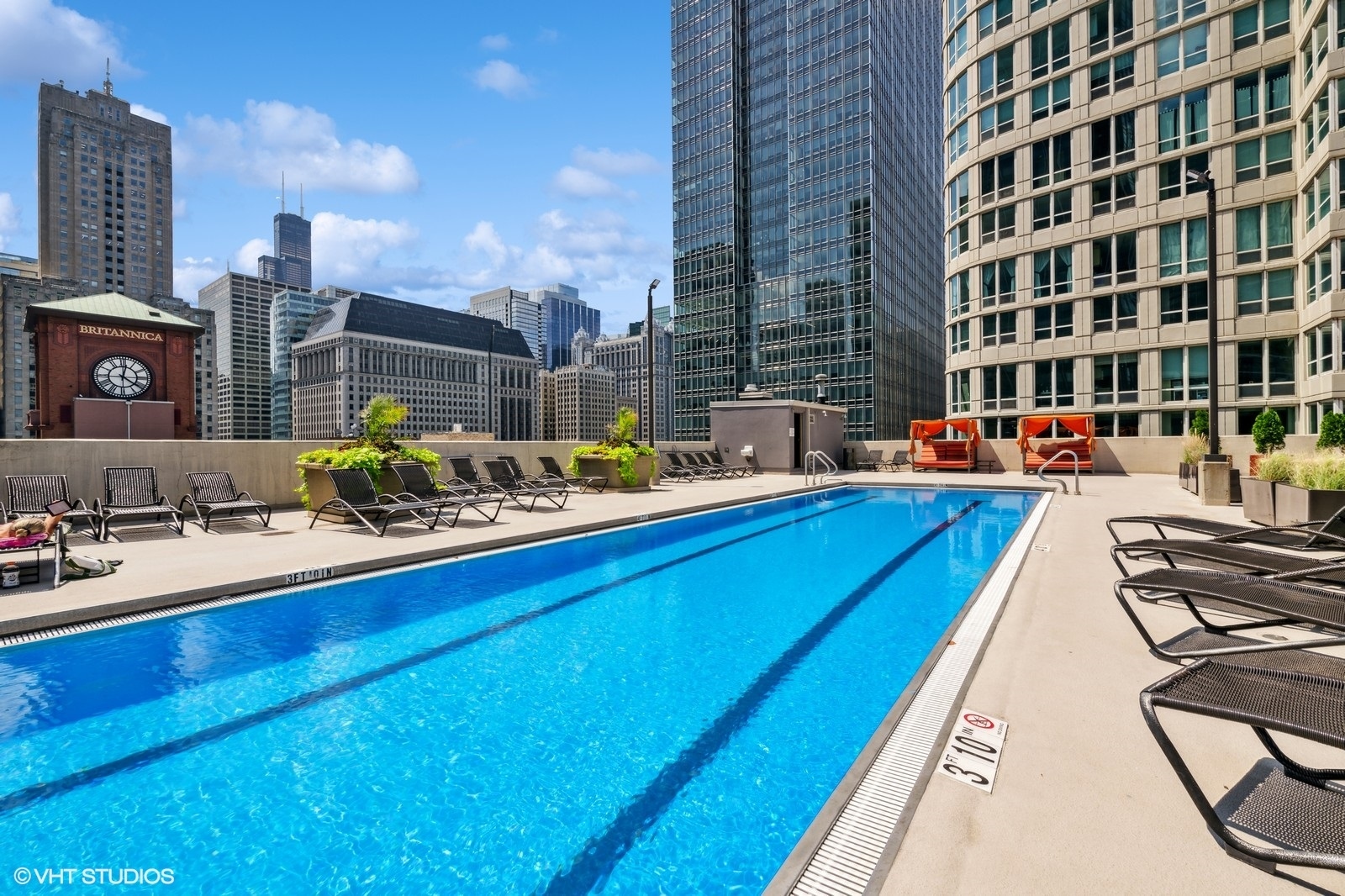 345 N La Salle Drive Unit: 205