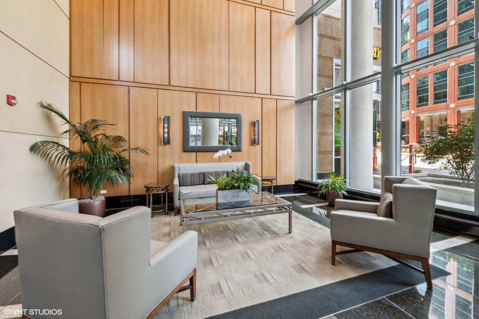345 N La Salle Drive Unit: 205