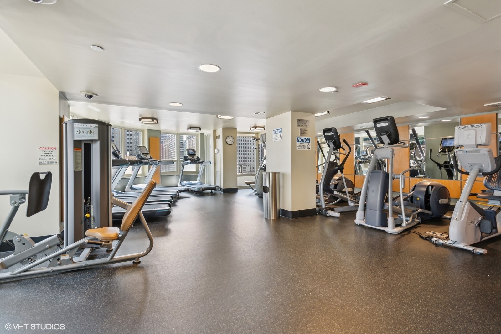 345 N La Salle Drive Unit: 205