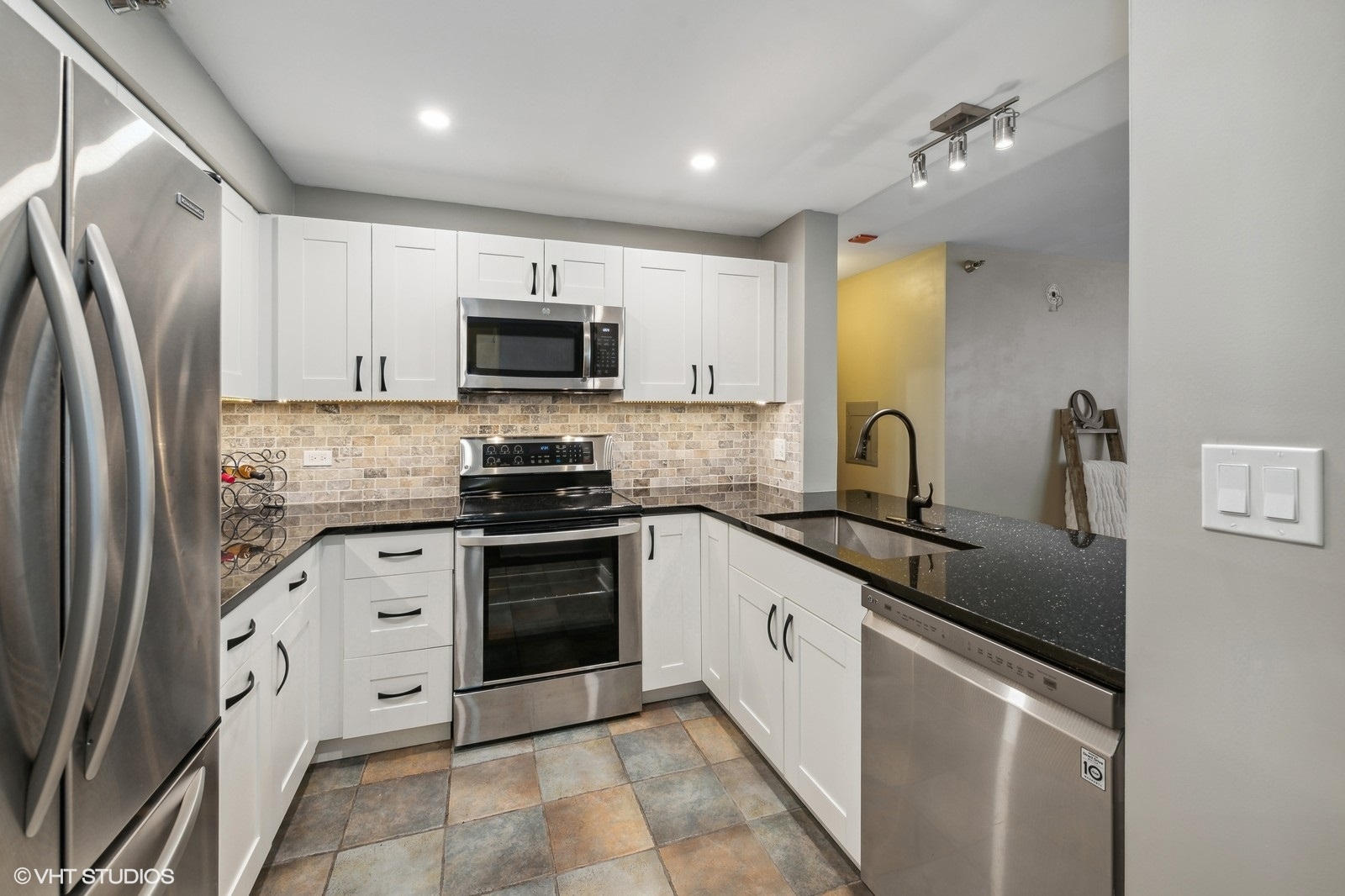 345 N La Salle Drive Unit: 205