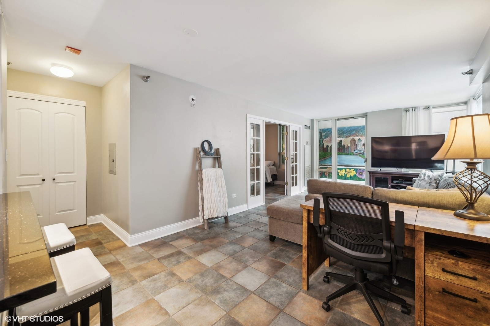 345 N La Salle Drive Unit: 205