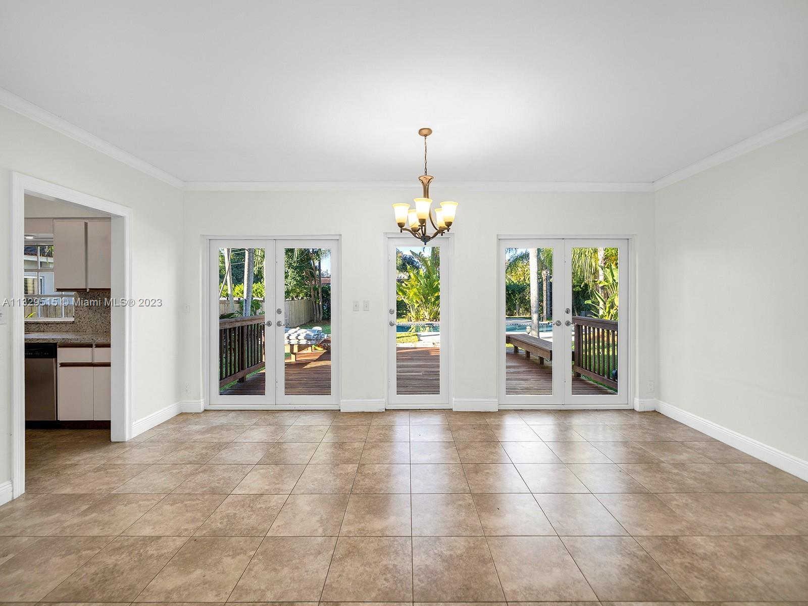 5825 SW 45th Ter