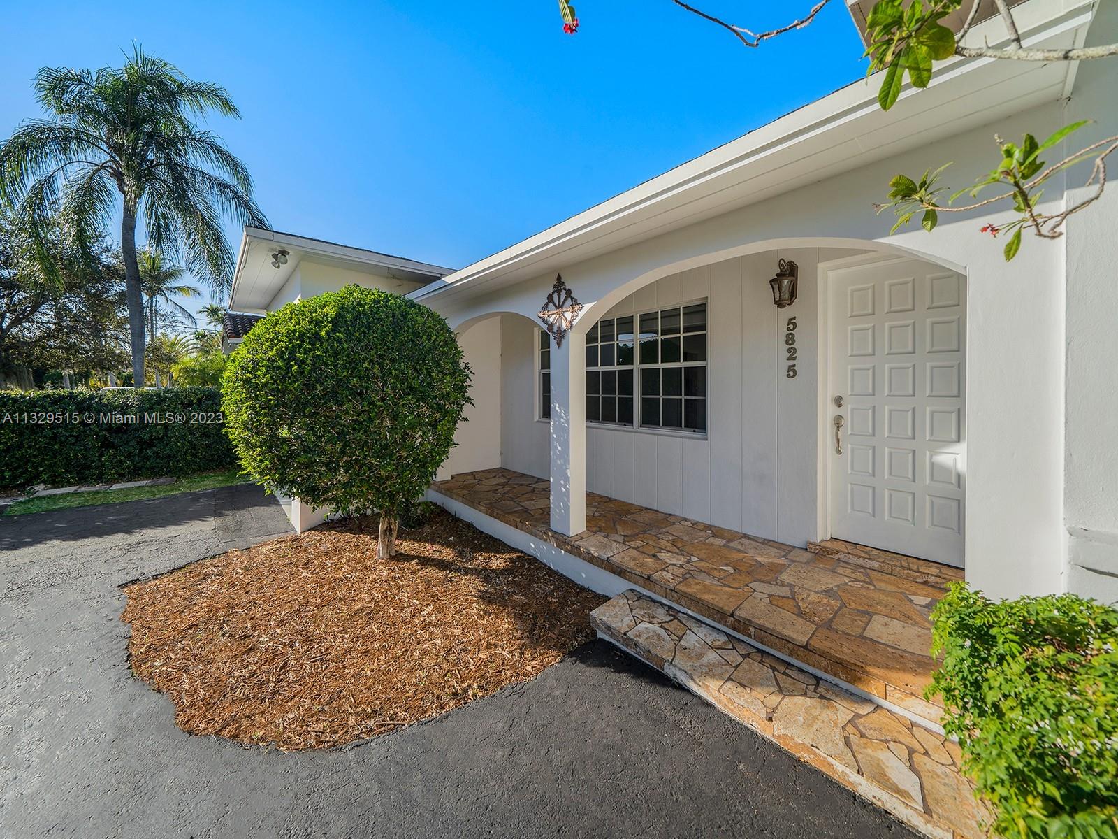 5825 SW 45th Ter