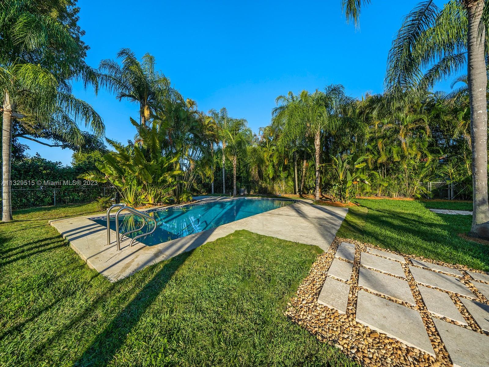 5825 SW 45th Ter