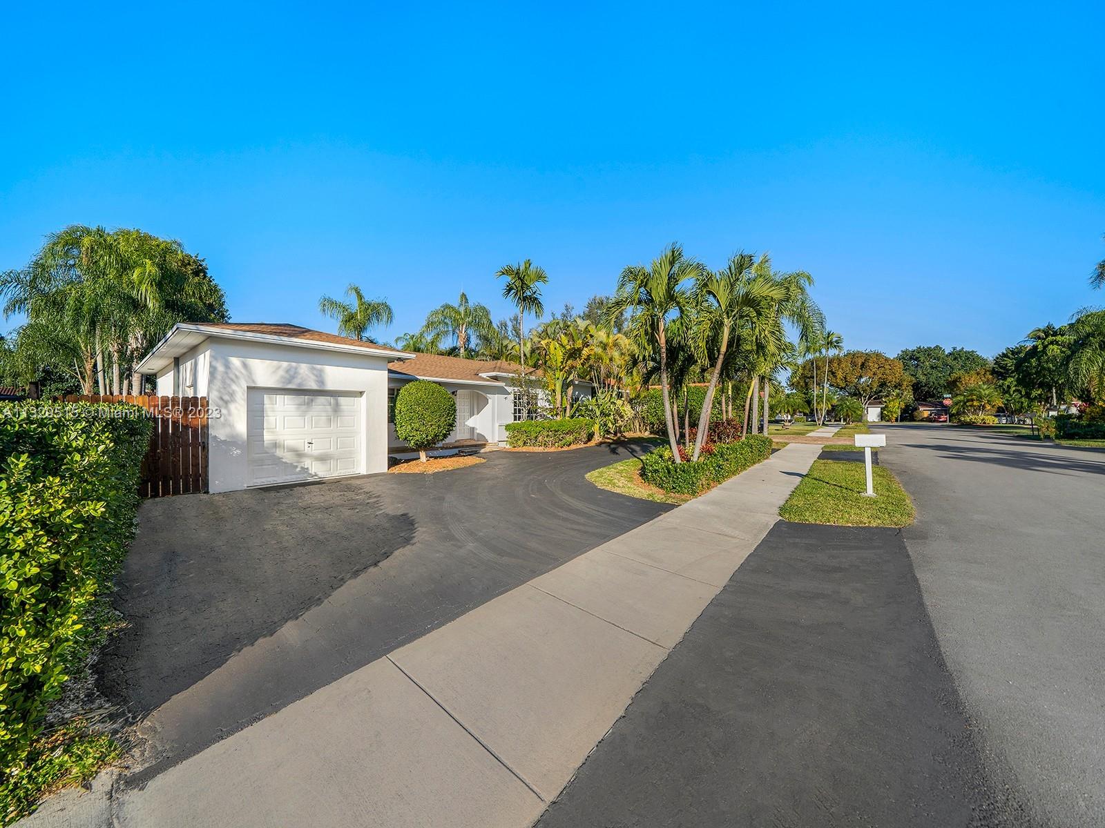 5825 SW 45th Ter