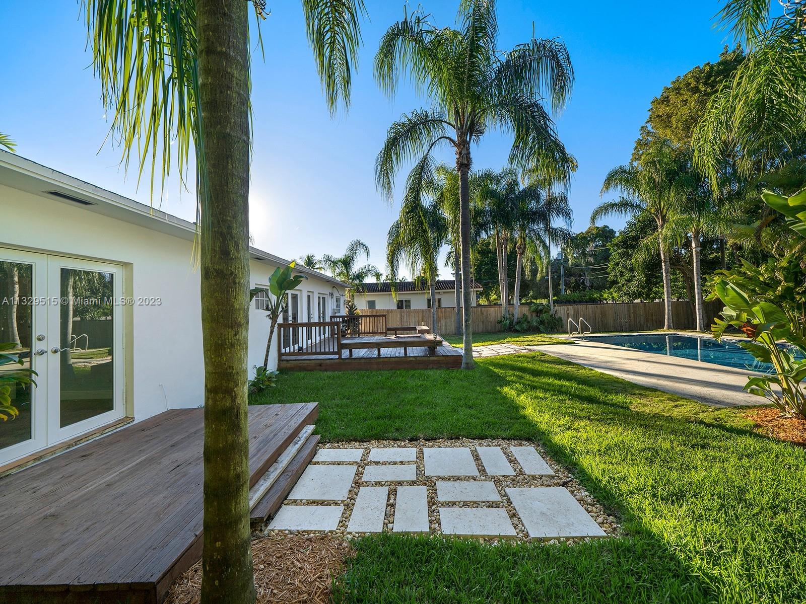 5825 SW 45th Ter